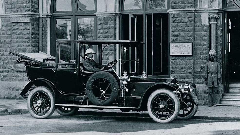 Hai biểu tượng vĩ đại của Rolls-Royce Từ cái bắt tay lịch sử đến chiếc xe tốt nhất trên thế giới